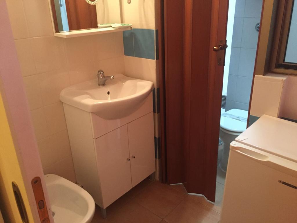 Moon House B&B Cagliari Bagian luar foto