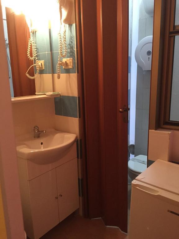 Moon House B&B Cagliari Bagian luar foto