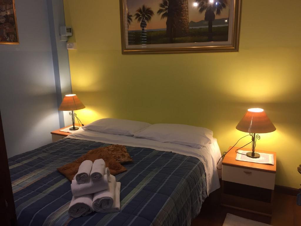 Moon House B&B Cagliari Bagian luar foto