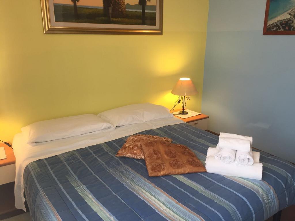 Moon House B&B Cagliari Bagian luar foto