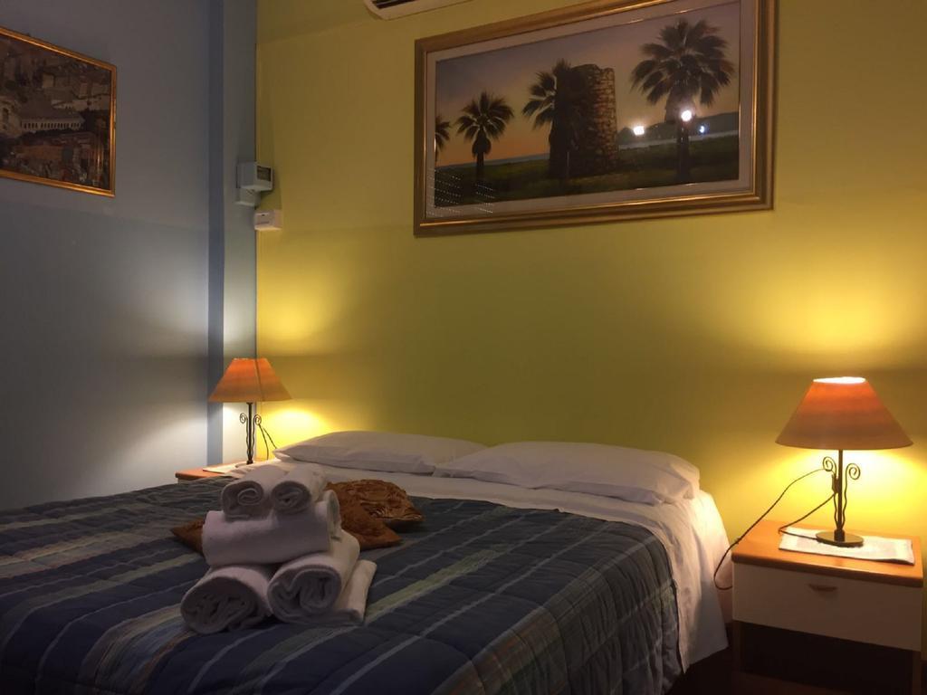 Moon House B&B Cagliari Bagian luar foto