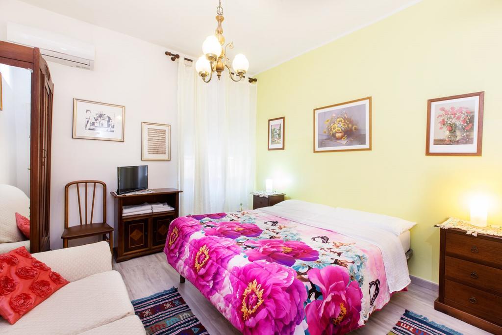 Moon House B&B Cagliari Bagian luar foto