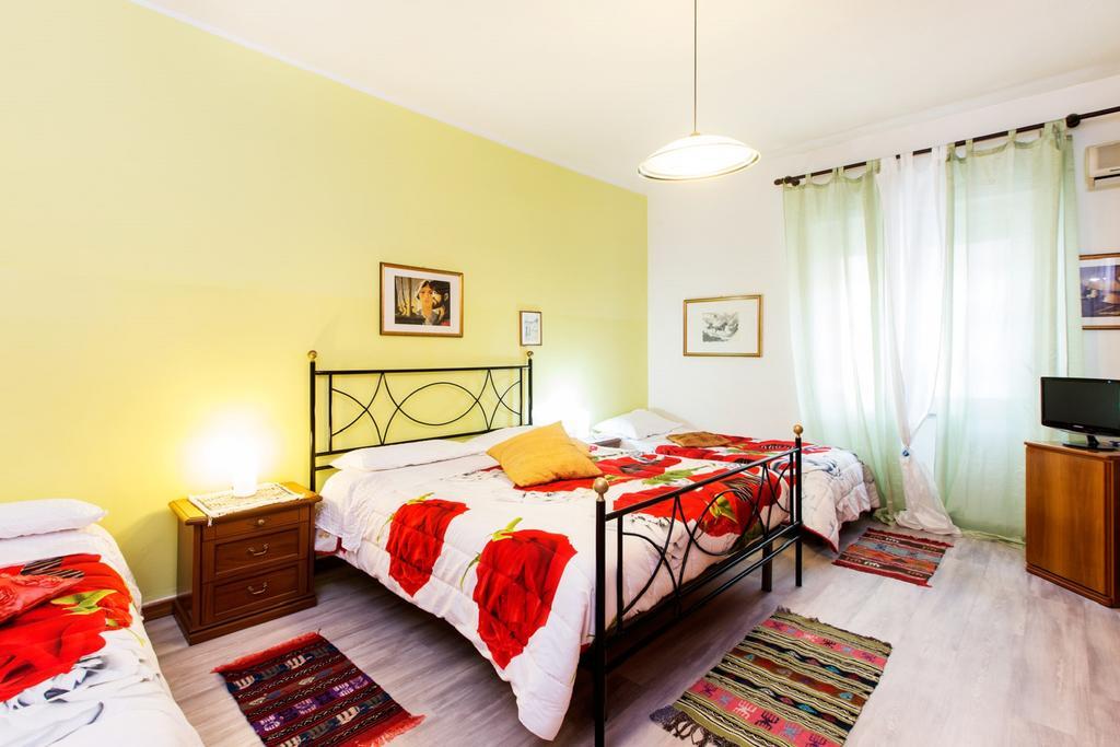 Moon House B&B Cagliari Bagian luar foto