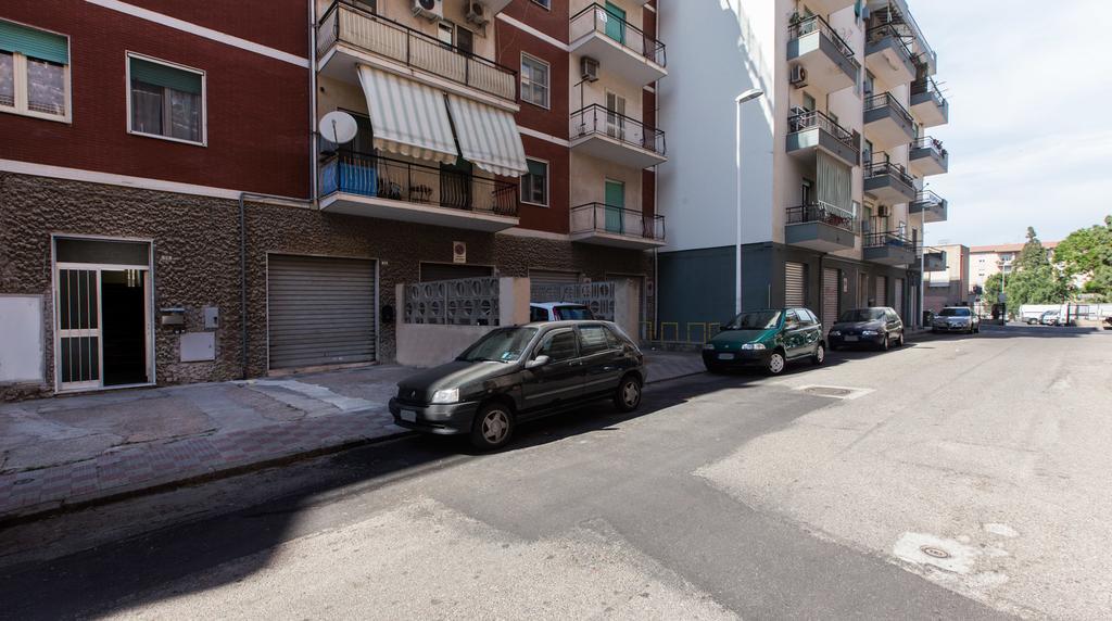 Moon House B&B Cagliari Bagian luar foto